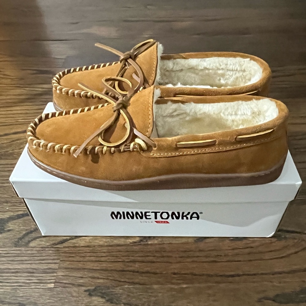 Minnetonka men’s hard sole lined slippers